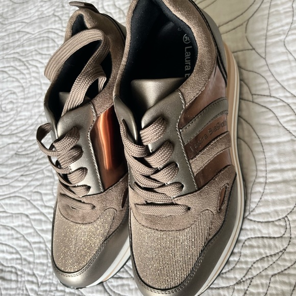 Brand new Laura Biagiotti shoes - Picture 3 of 5